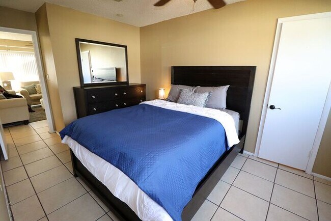 Building Photo - One bedroom apartment 7 or 12 months rental terms available/ Apartamento disponible amueblado o s...