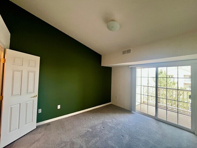 Building Photo - ** Move in Special** Cozy 1 bed 1 bath in ...
