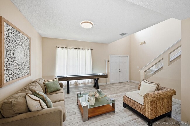 Building Photo - 15073 Oak Chase Ct