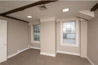 Building Photo - 163 College St