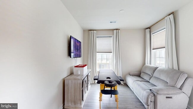 Building Photo - 10909 Meridian Hill Way