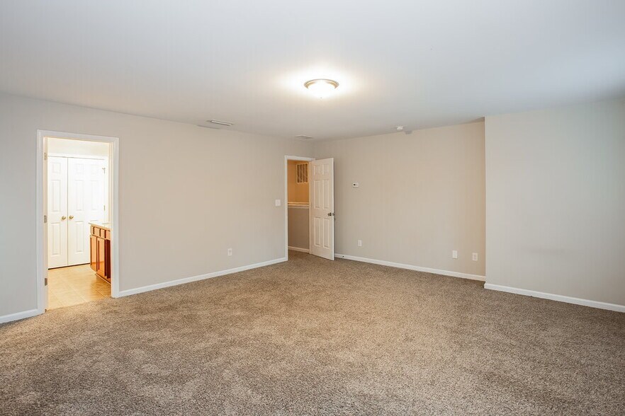 Building Photo - 4315 Houldsworth Dr