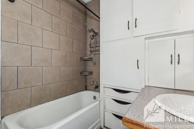 Building Photo - 130 S Charles St