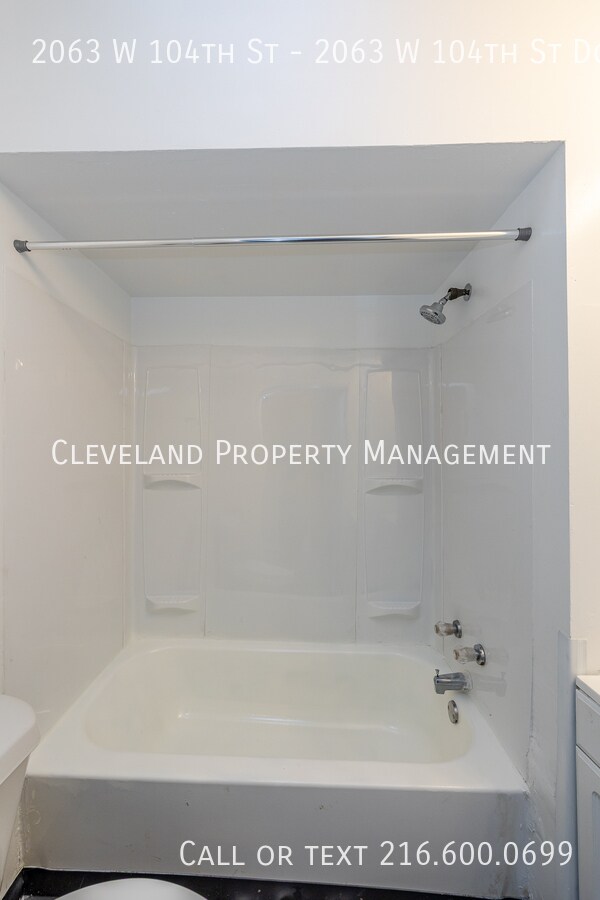 Building Photo - 2063 W 104th St