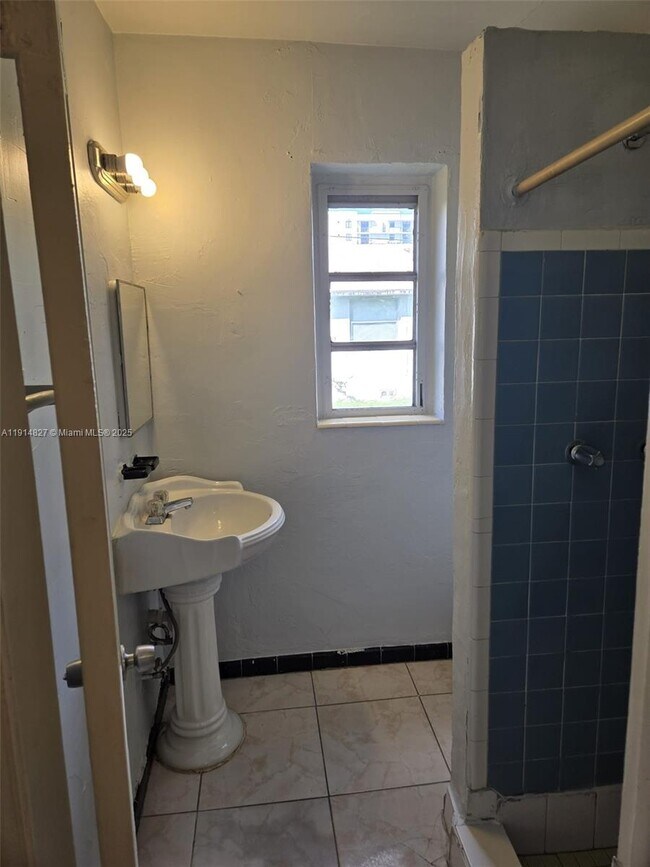 Building Photo - 1437 NE 110th Terrace