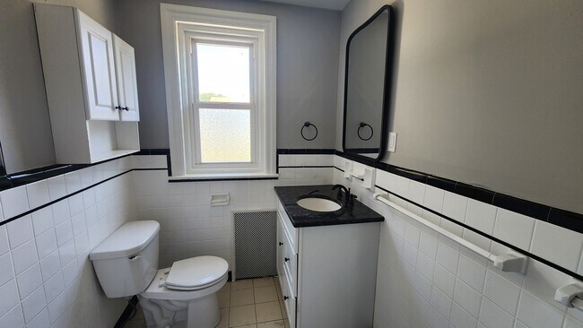 Building Photo - 417 Llanerch Ave