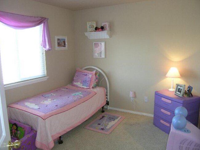 Building Photo - 7447 N Dodgin Ave