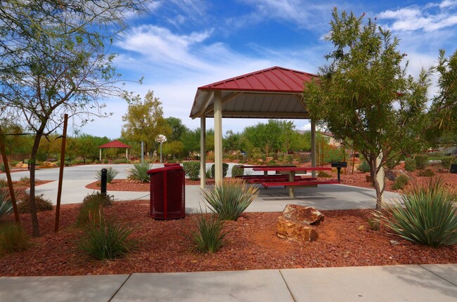 Building Photo - Immaculate 4 Bedroom Home