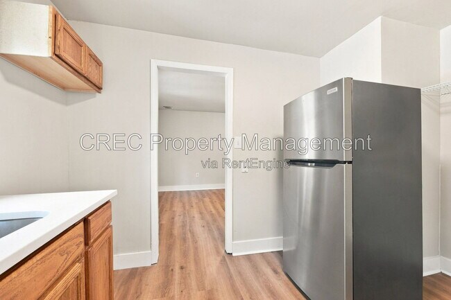 Building Photo - 1605 Pineview Rd