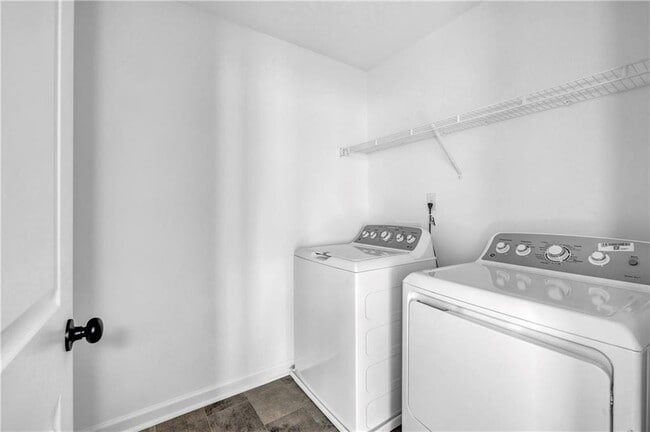 Building Photo - 5772 Schelton Pl