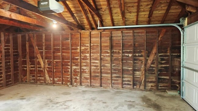 Building Photo - 941 Belton St