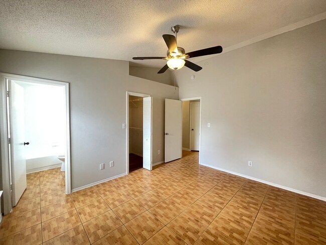 Building Photo - 313 San Gabriel St