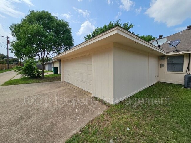 Building Photo - 311 Bryant Ln