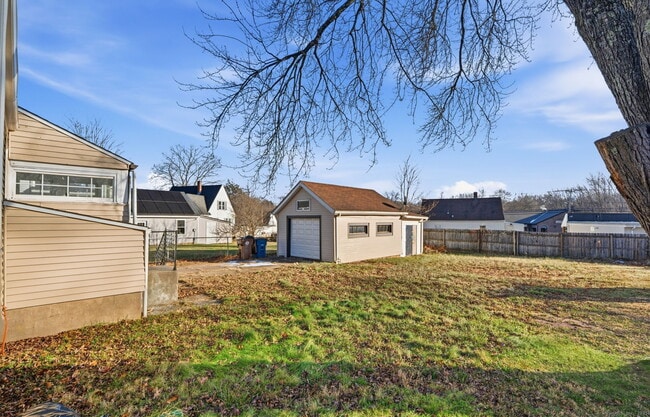 Building Photo - 37 1/2 South St