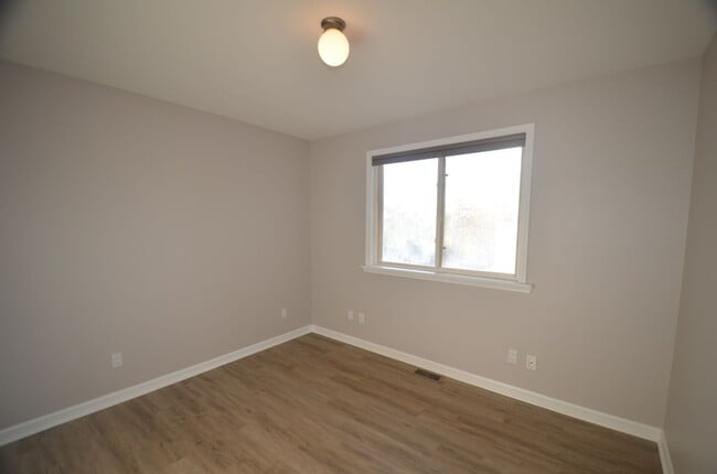 Building Photo - Fairplay home available Now- large fenced yard - Mountain views! Year lease!