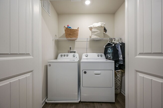 Building Photo - 193 Currant Cir