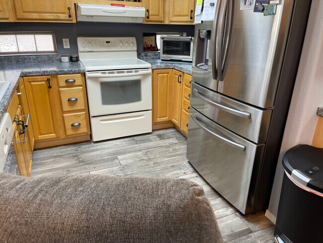 Building Photo - 17200 W Bell Rd