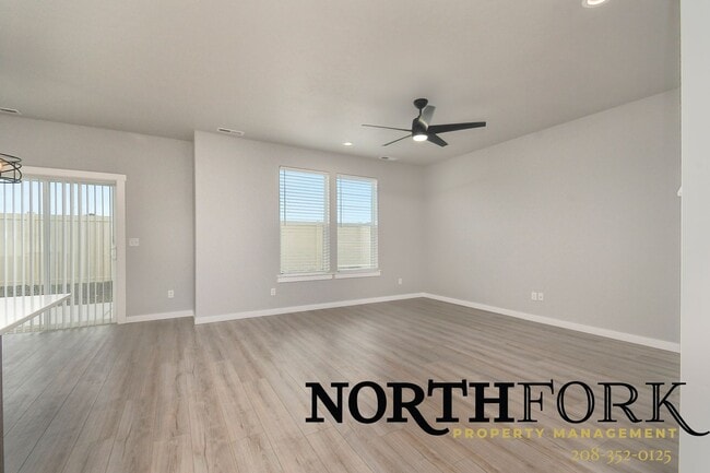 Building Photo - Modern Comfort Meets Meridian Living