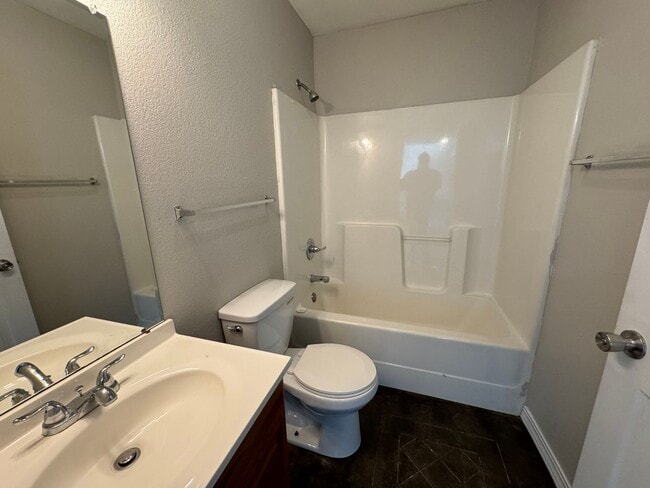 Building Photo - 2/2 Home in Sulphur Rock