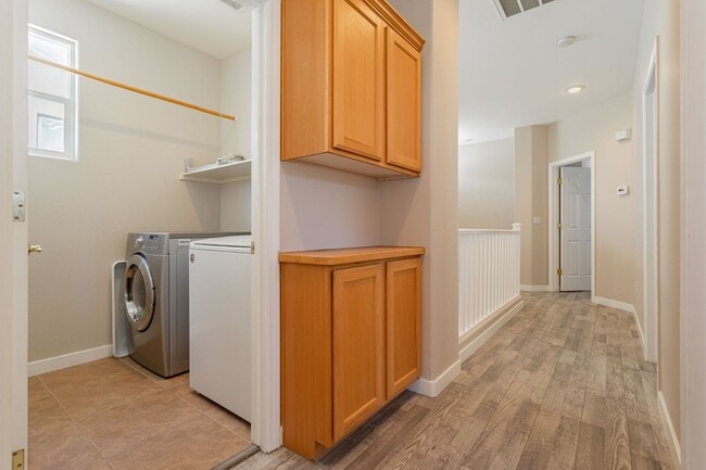Building Photo - 8611 Splendid Leaf Ct