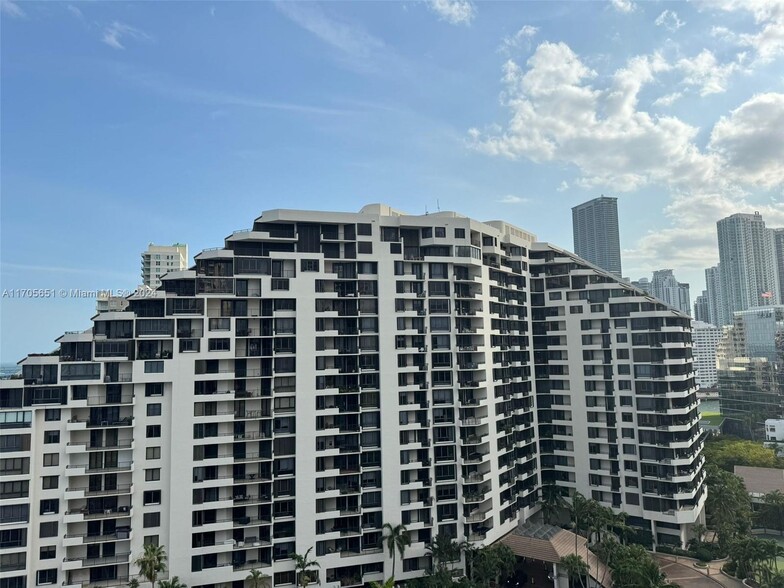 Building Photo - 540 Brickell Key Dr