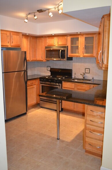 Building Photo - 1115 Holiday Ln