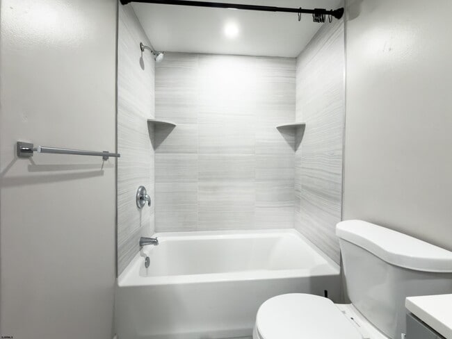 Building Photo - 203 E Plaza Pl
