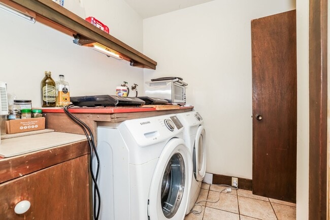 Building Photo - Fully Furnished Lower Unit In Berkeley!