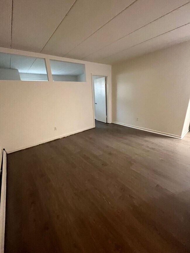 Building Photo - 1 Bd / 1 Bth Warminster Condo