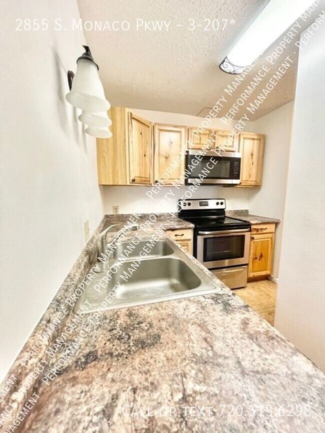 Building Photo - Plaza De Monaco Condo