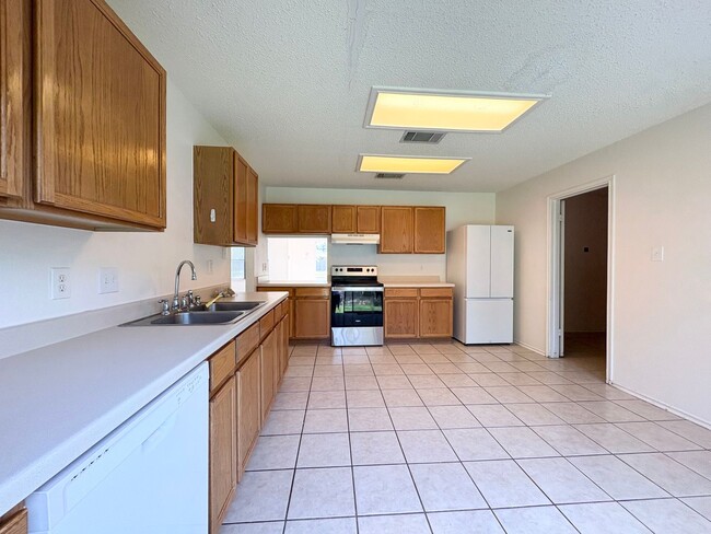 Building Photo - 8332 Montoya Cir