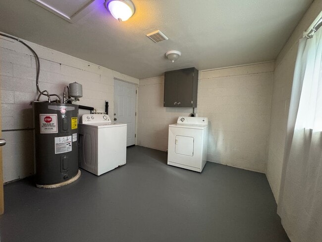 Building Photo - 3Bd/1Ba Mountlake Terrace House