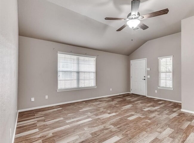 Building Photo - * * * $250 Move-in Special * * * Charming 3 Bedroom Home in Yukon with Modern Updates! * * * $250...