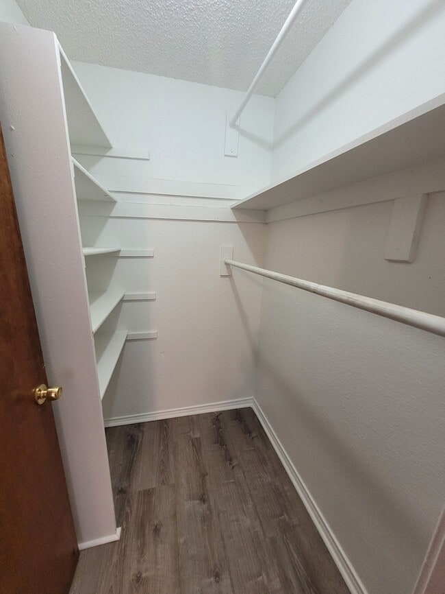 Building Photo - Spacious 3 bed 2 bath townhome!