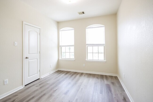 Building Photo - 3014 Rose Trace Dr