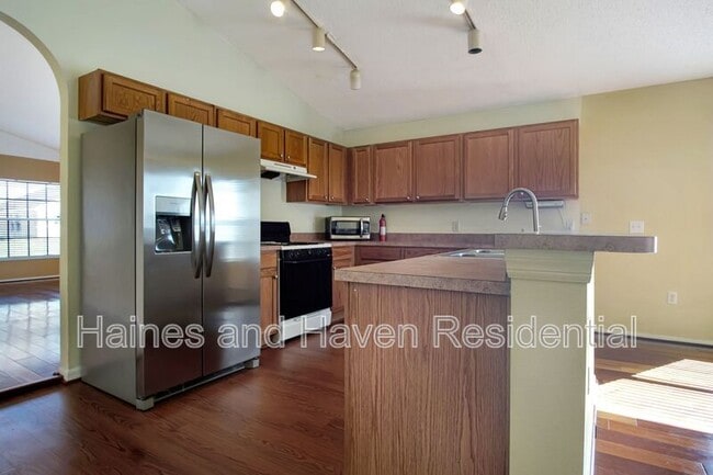 Building Photo - 990 Kenbar St