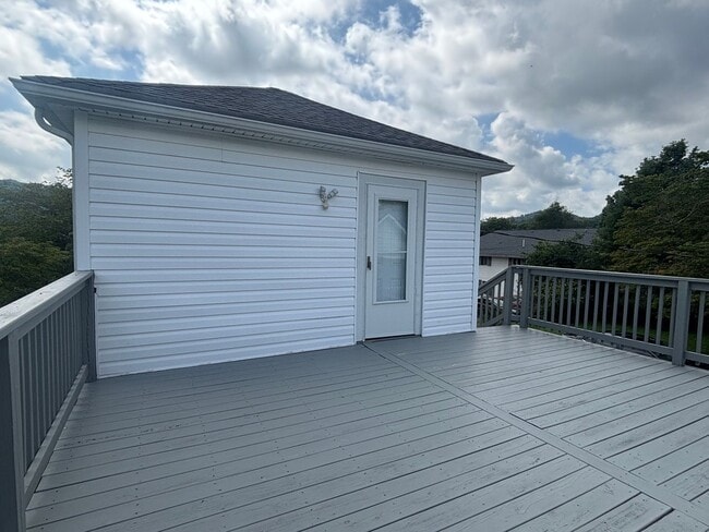 Building Photo - Your perfect 4-bed / 2-beth home in Elizabethton awaits! $2400