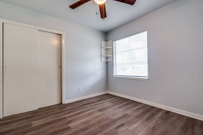Building Photo - Newly Renovated 3 Bedroom Home