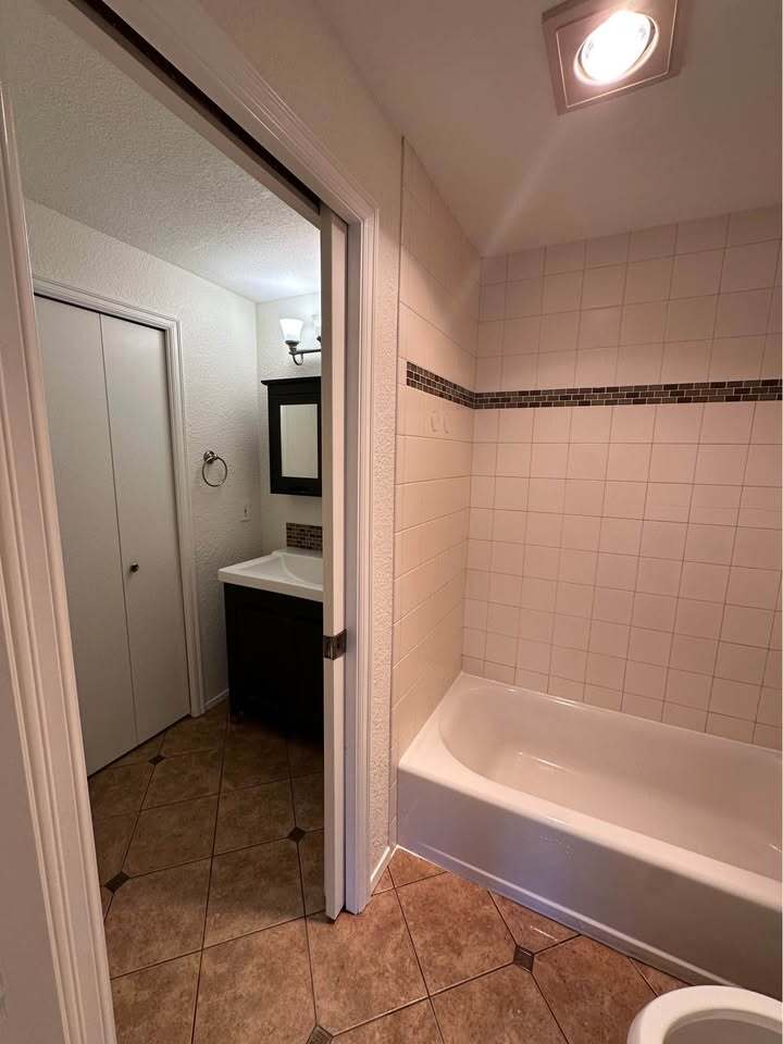 Building Photo - 11104 NE 68th St