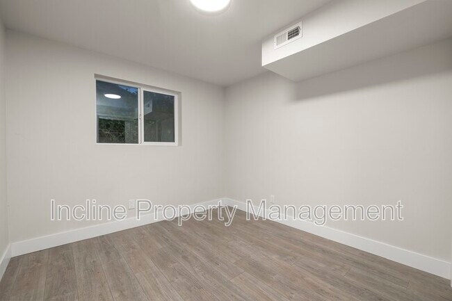 Building Photo - 450 Scenic Dr