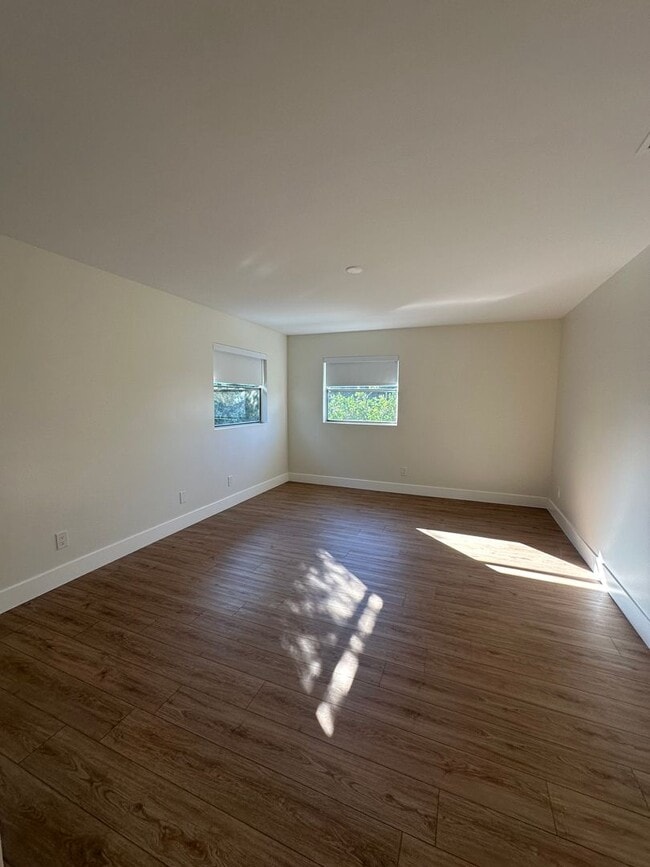 Building Photo - 335 S Grand St