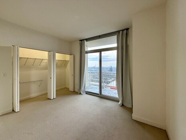 Building Photo - 1400 S Michigan Ave