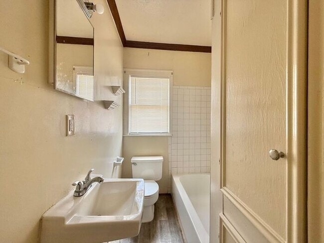 Building Photo - Charming Downtown Living in Tyler! 1 Bedroom 1 Bath! Available Now!