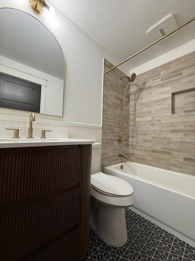 Building Photo - 385 Inman St SW