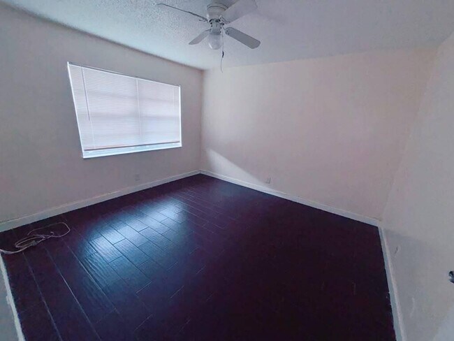 Building Photo - 2620 Riverland Dr