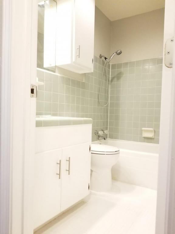 Building Photo - 1932 W Decker Ave