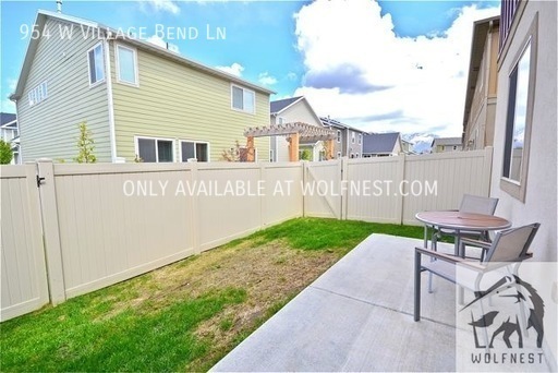 Building Photo - Lovely 3 Bedroom Midvale Townhome! No Depo...