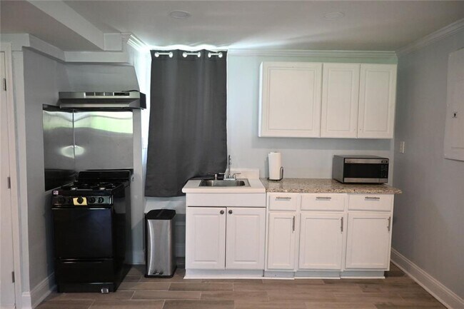 Building Photo - 994 Overbrook Cir