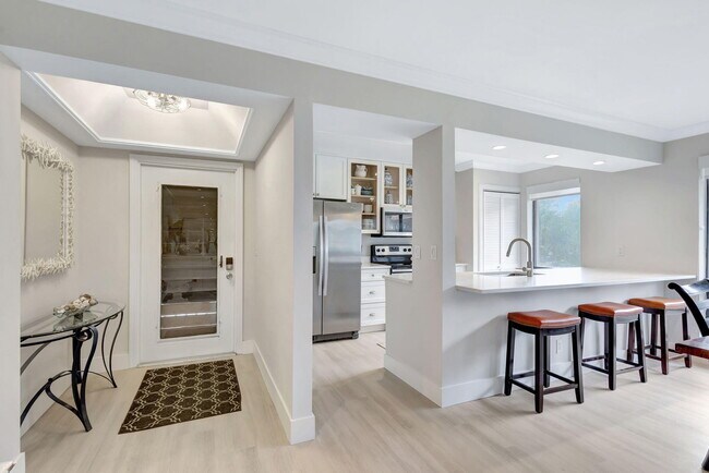 Building Photo - 438 Brackenwood Ln S