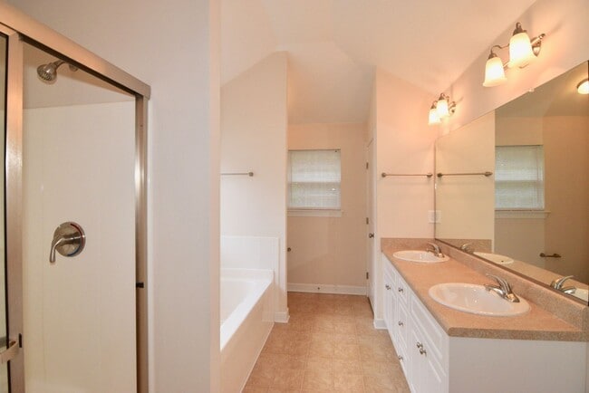 Building Photo - 659 Ventana Dr
